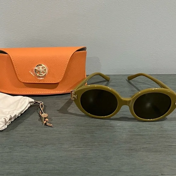 Chic Tory Burch Green Sunglasses with Orange Case - Picture 5 of 11